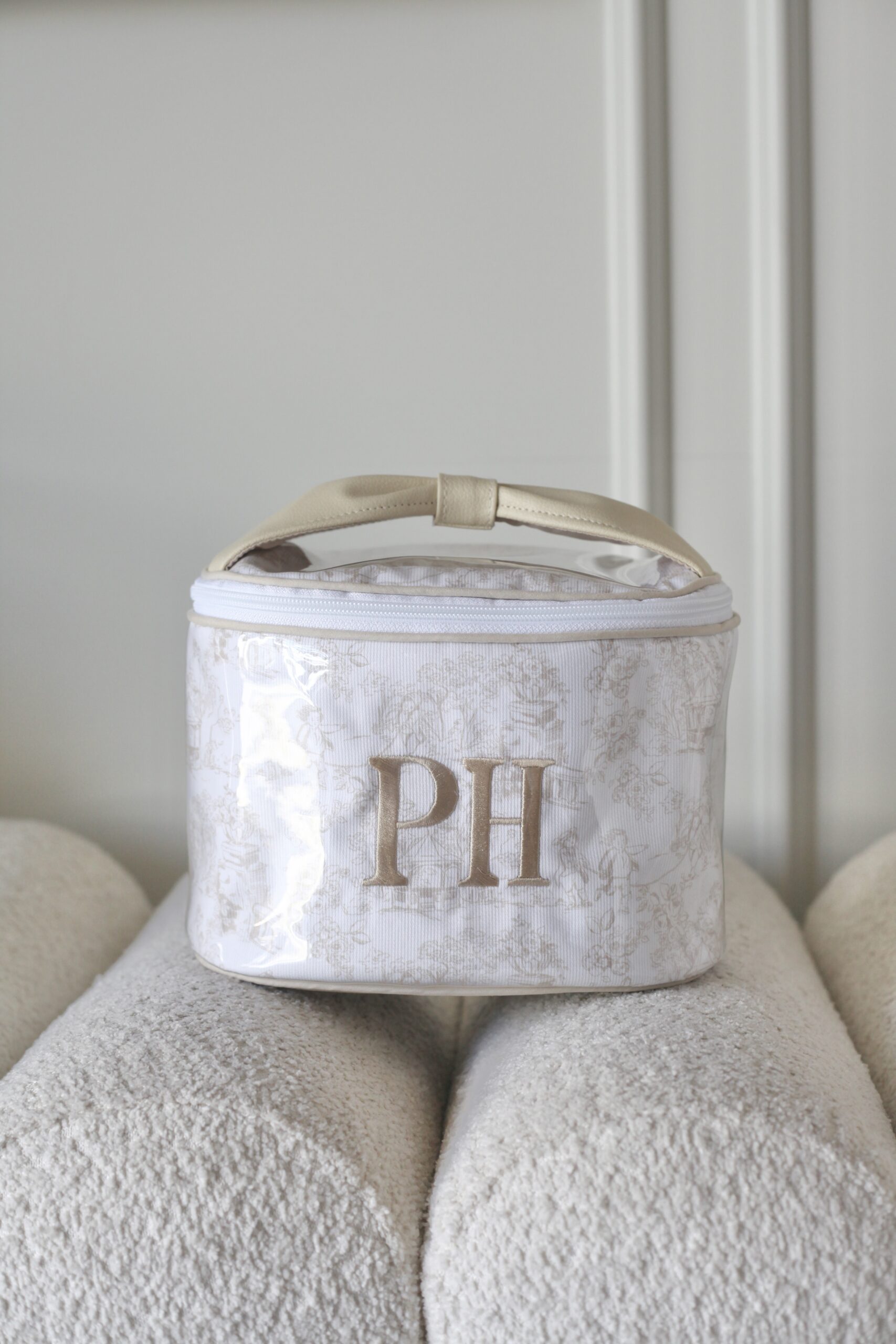 Solia Medium Toiletry - Image 13