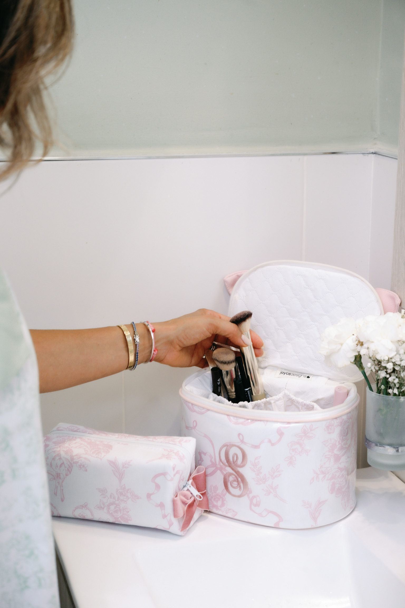 Solia Medium Toiletry - Image 4