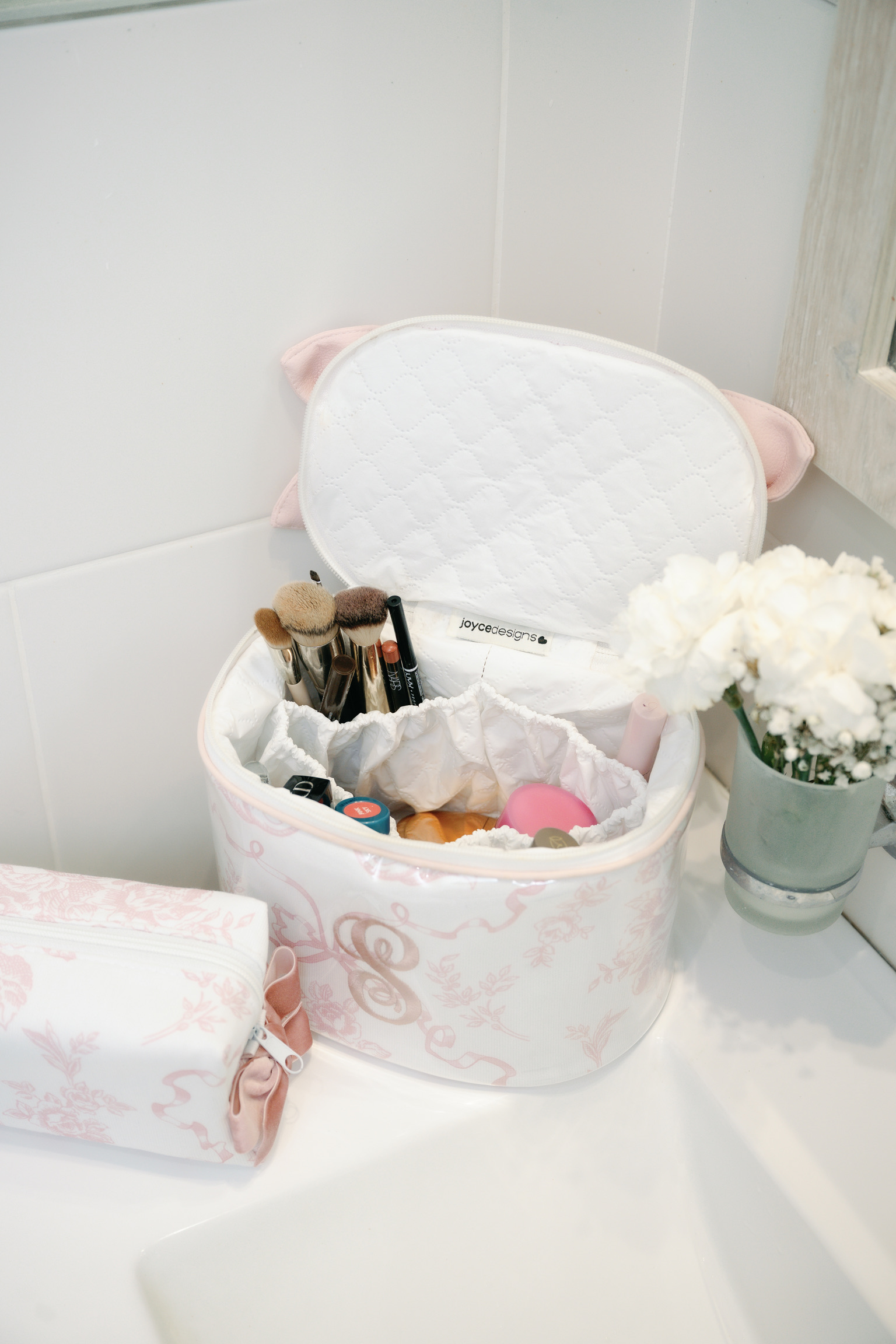 Solia Medium Toiletry - Image 5