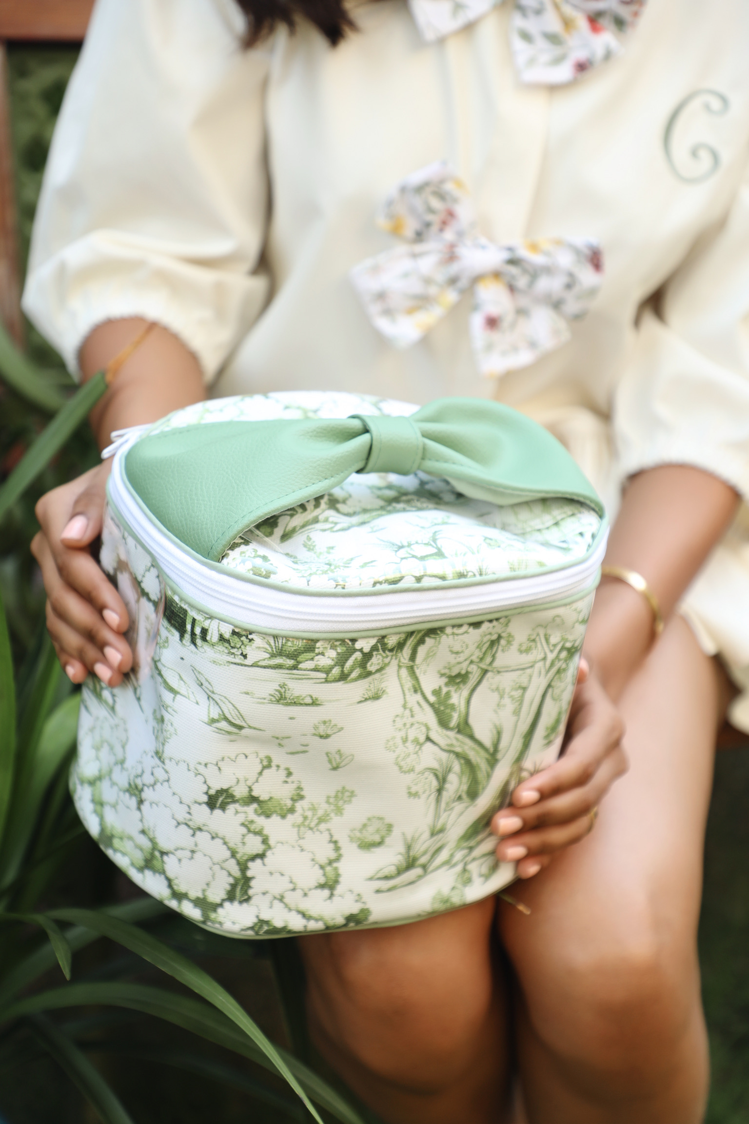 Solia Medium Toiletry - Image 18